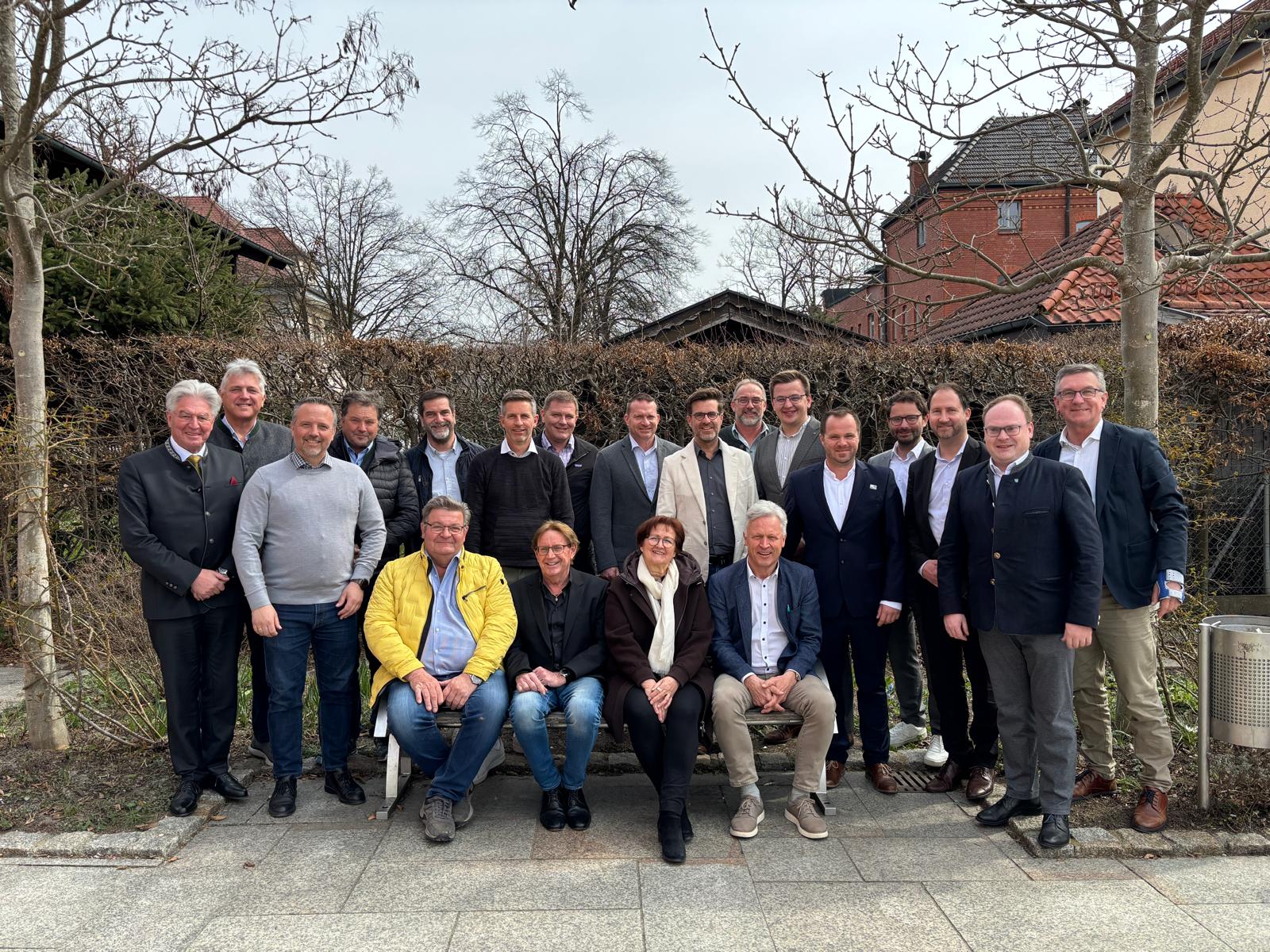 Du betrachtest gerade Stärkste Kraft in den Kommunen –  Parteifreie / ÜWG Rosenheim ziehen Bilanz nach der Kommunalwahl 2026