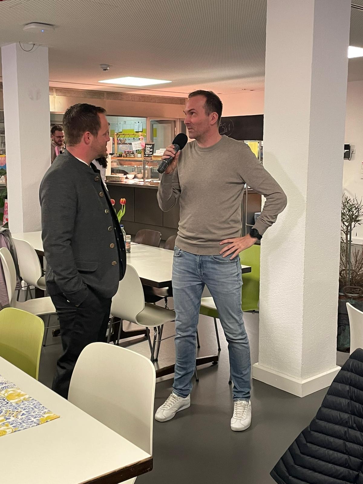 Du betrachtest gerade Thomas Rothmayer geht am 22.03. in die Stichwahl – überragender Erfolg des parteifreien Bürgermeisterkandidaten und der Parteifreien Kolbermoor